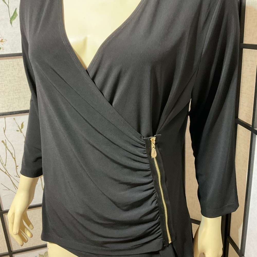 SUSAN Graver Surplice Style Top with Gold Zipper Embellishment Size L